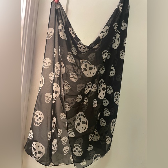 SHEER SKULLS ☠️ | Black & White Skull Print | Scarf (Brand New!) 💕✨ - Picture 12 of 12